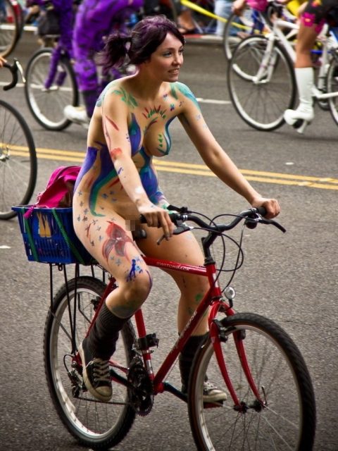 【画像】全裸で自転車乗ってる女子のマン汁対策ワロタｗｗｗｗｗｗｗｗｗｗｗｗｗｗｗｗｗｗ・23枚目