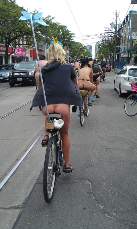 【画像】全裸で自転車乗ってる女子のマン汁対策ワロタｗｗｗｗｗｗｗｗｗｗｗｗｗｗｗｗｗｗ・18枚目