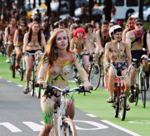 【画像】全裸で自転車乗ってる女子のマン汁対策ワロタｗｗｗｗｗｗｗｗｗｗｗｗｗｗｗｗｗｗ・5枚目