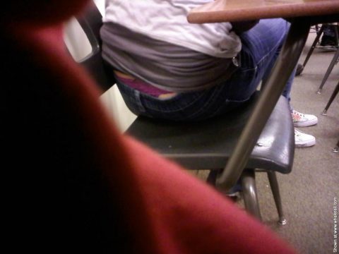 【画像】前の席の女のケツがエロ過ぎて授業に集中できない・・・（27枚）・26枚目