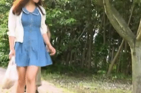 【GIF画像】道歩いてるミニスカ女子見たらどうしてもやりたくなるコレｗｗｗｗｗｗｗｗｗｗ（24枚）・14枚目