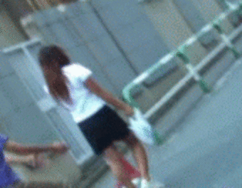 【GIF画像】道歩いてるミニスカ女子見たらどうしてもやりたくなるコレｗｗｗｗｗｗｗｗｗｗ（24枚）・15枚目