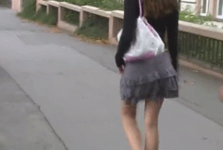 【GIF画像】道歩いてるミニスカ女子見たらどうしてもやりたくなるコレｗｗｗｗｗｗｗｗｗｗ（24枚）・2枚目