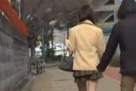 【GIF画像】道歩いてるミニスカ女子見たらどうしてもやりたくなるコレｗｗｗｗｗｗｗｗｗｗ（24枚）・23枚目