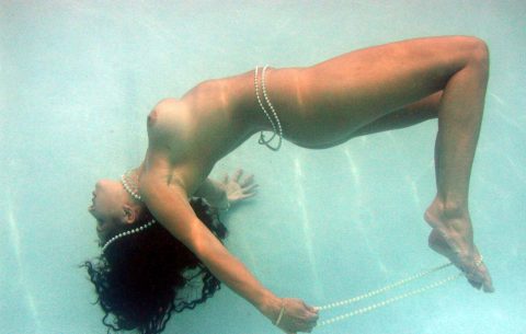 【水中ヌード】水の中で裸を撮ったらアートになるという不思議ｗｗｗｗｗｗｗｗｗｗｗｗｗｗｗ（画像31枚）・31枚目