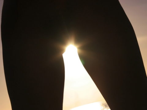 【逆光】必死でマンコを見ようとしてはいけない芸術エロ画像集（30枚）・1枚目