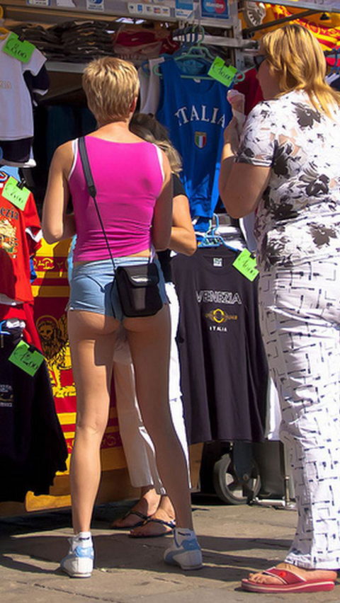 海外女子のショートパンツの穿きこなし方がエロ過ぎるんだがｗｗｗｗｗｗｗ（画像28枚）・19枚目