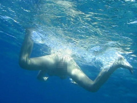 【女体水族館】水中でマンコを見せつけてくるマンさんたち（画像30枚）・1枚目