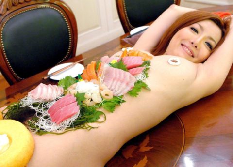 世界が驚く（呆れる？）日本が誇る「女体盛り」とかいうエロ文化（画像30枚）・11枚目