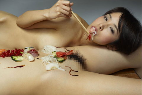 世界が驚く（呆れる？）日本が誇る「女体盛り」とかいうエロ文化（画像30枚）・5枚目