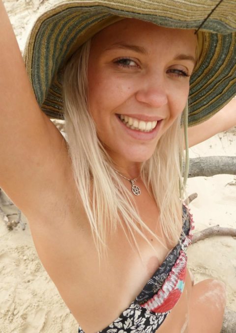 【激写】ビーチでビーチク晒しちゃった女性のエロ画像集（30枚）・9枚目