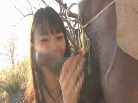 【巨根】凶暴チンポをフェラ・手コキする女の子のエロGIF画像集（68枚）・1枚目