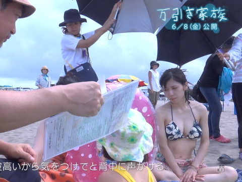 【疑似フェラあり】隠れ巨乳が発覚した松岡茉優さんの画像集（53枚）