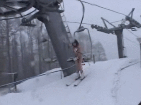 【GIFあり】スキー場に現れたツワモノな露出狂美女たち（画像34枚）・1枚目