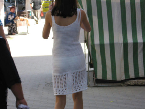 シースルーファッションで街中を歩く半露出狂の女性たち（画像40枚）・11枚目