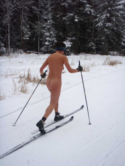 【GIFあり】スキー場に現れたツワモノな露出狂美女たち（画像34枚）・23枚目