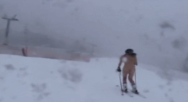 【GIFあり】スキー場に現れたツワモノな露出狂美女たち（画像34枚）・3枚目