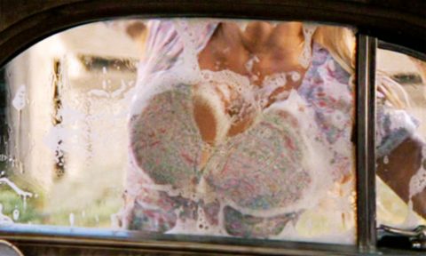 【エロ洗車】海外のセクシー洗車を車内から見た結果。脳裏に焼き付くｗｗｗｗｗｗｗｗ・18枚目