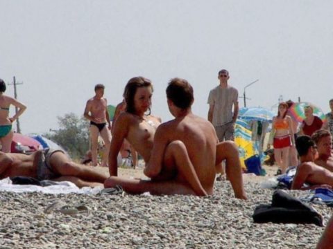 ヌーディストビーチで果敢にセックスしちゃう外国人のエロ画像集（37枚）・32枚目