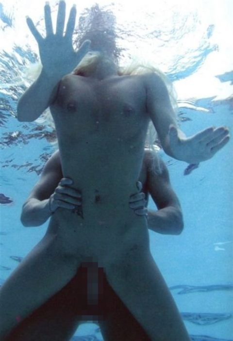 爆乳まんさん、水中でセックスすると おっぱい がこうなる。ロケットすぎやろｗｗｗｗｗｗｗ(画像あり)・16枚目