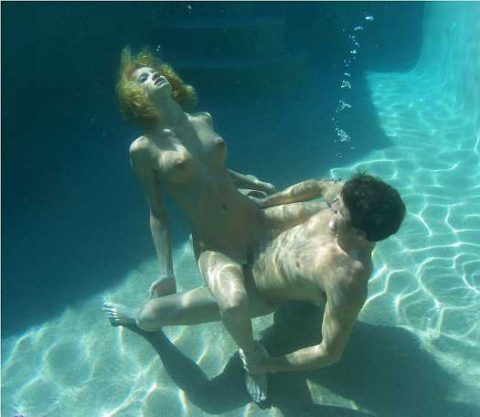 爆乳まんさん、水中でセックスすると おっぱい がこうなる。ロケットすぎやろｗｗｗｗｗｗｗ(画像あり)・22枚目