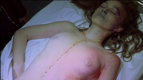 【グロエロ】映画唯一のエロシーン、ただ全裸の女性は遺体です。興奮する？？(23枚)・6枚目