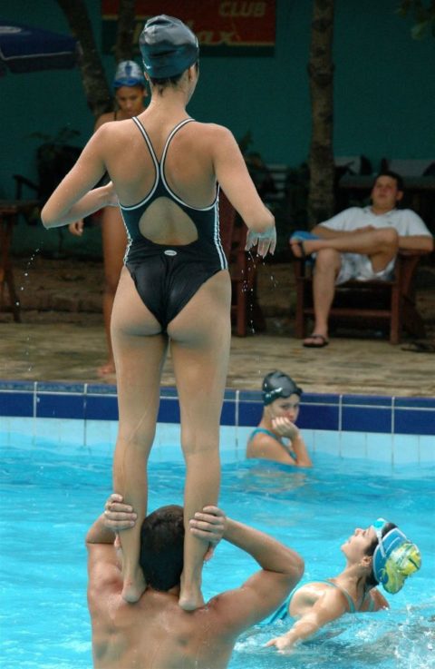 競泳水着女子がエロさ倍増する瞬間ってこれだよな？直す時がまたエロいｗｗｗｗｗ(画像40枚)・23枚目