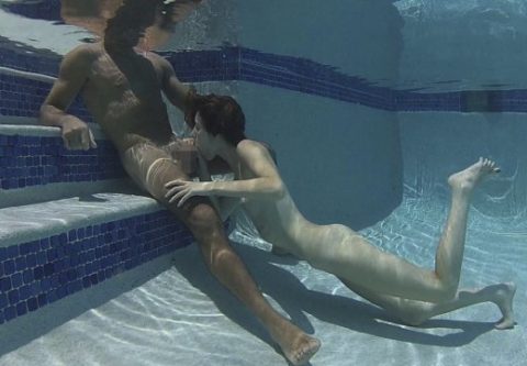 現実不可能な体位でも「水中セックス」なら実現できるか検証してみるｗｗｗｗｗｗ(画像あり)・10枚目