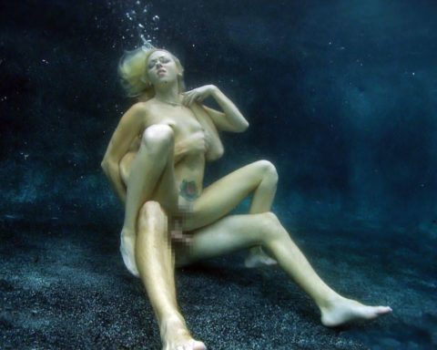現実不可能な体位でも「水中セックス」なら実現できるか検証してみるｗｗｗｗｗｗ(画像あり)・34枚目