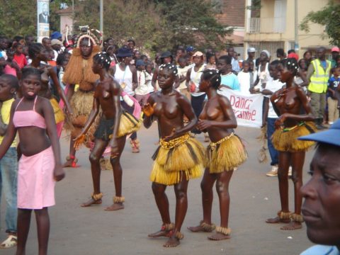 【おっぱい】ギニア人女性の正しく成長した「神乳」この身体はエロい・・・（33枚）・11枚目