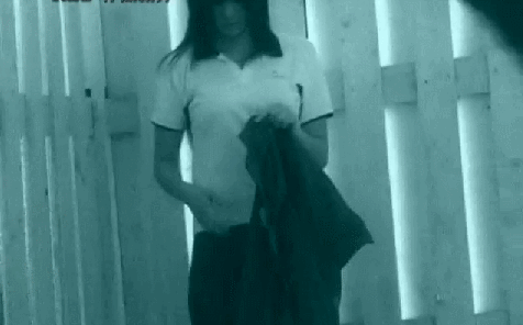 【盗撮GIF】部活女子の更衣室にカメラを設置して生着替えを楽しむエロGIFまとめ。（23枚）・17枚目