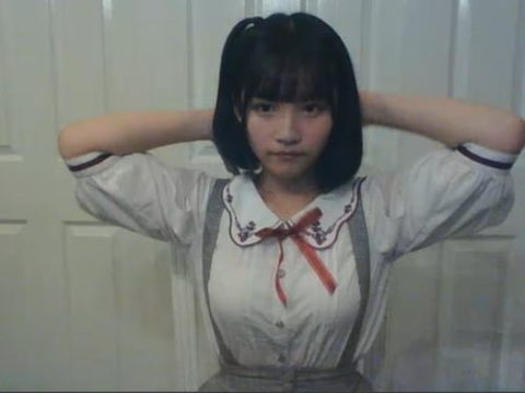 AKB48・矢作萌夏さん奇跡のFカップおっぱいを無意識にアピールしちゃうｗｗｗｗｗｗ（画像あり）