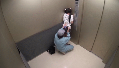 【防犯カメラ】エレベーターで女の子が「性的暴行」される様子が捉えられる・・・・1枚目