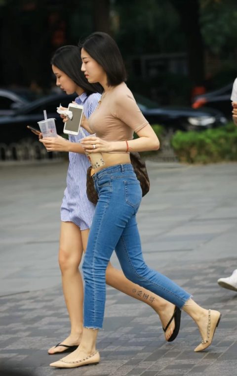 【着衣巨乳】整形大国の韓国女さん、街中で撮影された”おっぱい”がこれｗｗｗｗｗ・16枚目