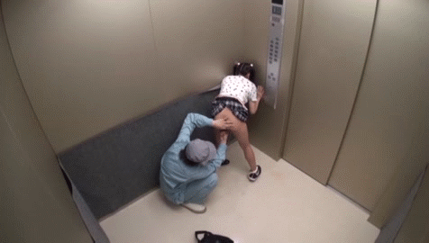 【防犯カメラ】エレベーターで女の子が「性的暴行」される様子が捉えられる・・・・2枚目