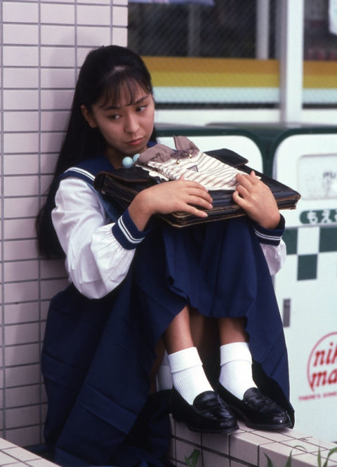 【貴重】平成初期の制服まんさんのエロ画像。まさかガチJKやないやろな・・・（画像あり）・24枚目