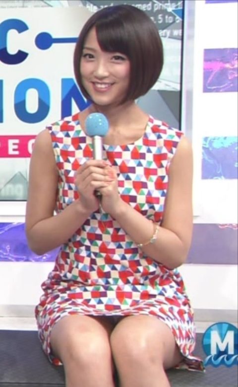 【女子アナエロ】TVで見せちゃったパンチラ・胸チラエロ画像集（52枚）・50枚目