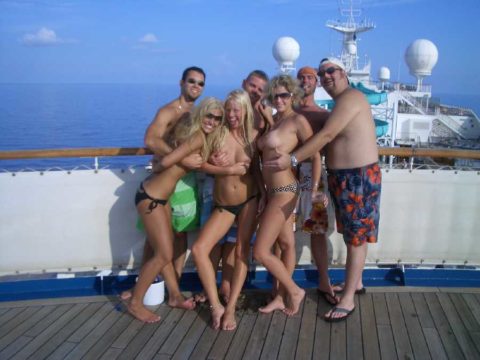【エロ画像】海外の船上パーティー。このセレブの遊びは羨ましい・・・・6枚目