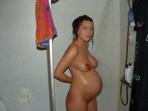 【ボテ腹】臨月妊婦の素人まんさん、ヌードを撮影して拡散する。。（30枚）・5枚目