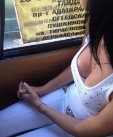 【盗撮画像】電車・バスで胸元が無防備すぎる女を上から撮った結果ｗｗｗｗｗｗ（36枚）・11枚目