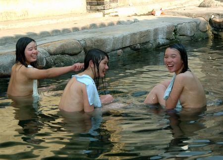 中国の「混浴露天風呂」不衛生かもしれんが、いい意味で無法地帯ｗｗｗｗｗｗ（画像あり）・14枚目