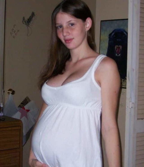 【素人エロ】若くして妊娠してしまった「ボテ腹女子」SNSにうｐした画像ｗｗｗｗｗｗ・17枚目