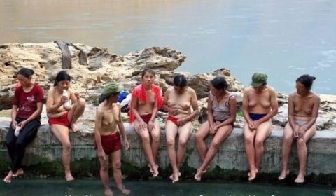 中国の「混浴露天風呂」不衛生かもしれんが、いい意味で無法地帯ｗｗｗｗｗｗ（画像あり）・20枚目