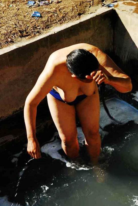 中国の「混浴露天風呂」不衛生かもしれんが、いい意味で無法地帯ｗｗｗｗｗｗ（画像あり）・3枚目