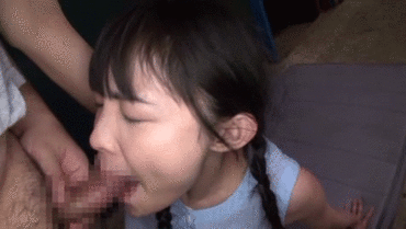 【ｲﾗﾏﾁｵ】童顔女子の喉奥にチンポを突っ込む光景に興奮するヤツの為のエロ画像・12枚目