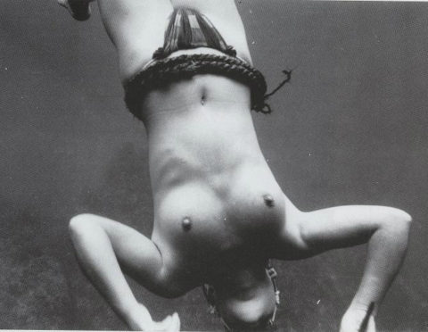 【エロ画像】貴重なエロ画像。昔の「海女さん」ガチ全裸で仕事してたｗｗｗｗｗｗ・19枚目