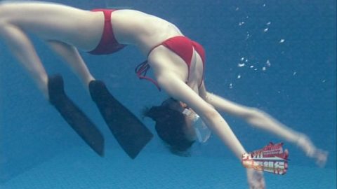 【TVエロ】水中で女性の水着を撮影したシーン。これ絶対に狙ってるよな？ｗｗｗｗｗｗｗ・5枚目