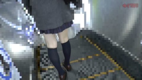 【ガチ盗撮】女子学生さん、駅構内で盗撮されトイレで顔射される問題映像・・・・3枚目