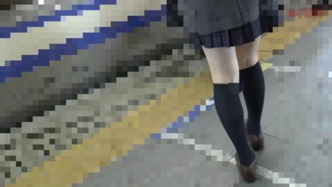 【ガチ盗撮】女子学生さん、駅構内で盗撮されトイレで顔射される問題映像・・・・8枚目