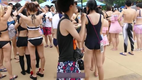 【コスプレ】中国で開催された一般プールでの撮影会。エロすぎて草ｗｗｗｗｗｗ・19枚目
